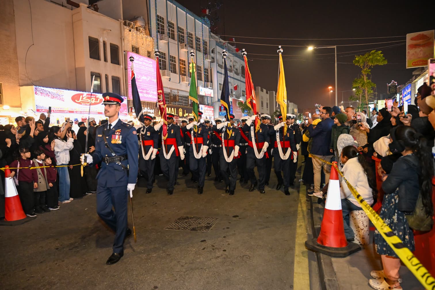 وزارة الداخلية تنظم طابور شرطة البحرين في محافظة المحرق احتفاءاً بالأعياد الوطنية<